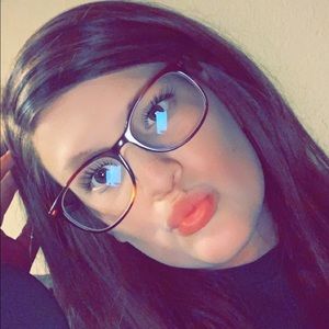 Meet your Posher, Avery